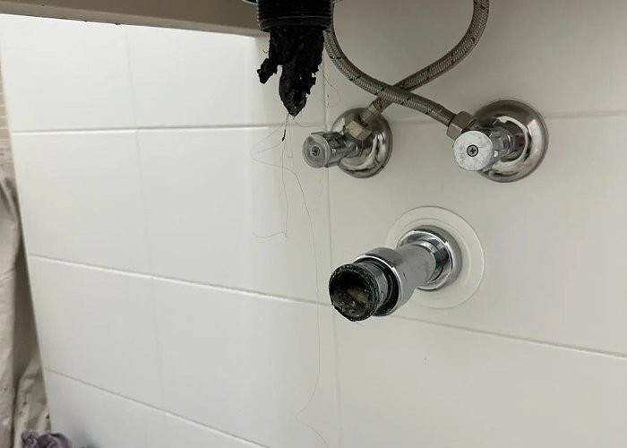 leaking-pipe-repair